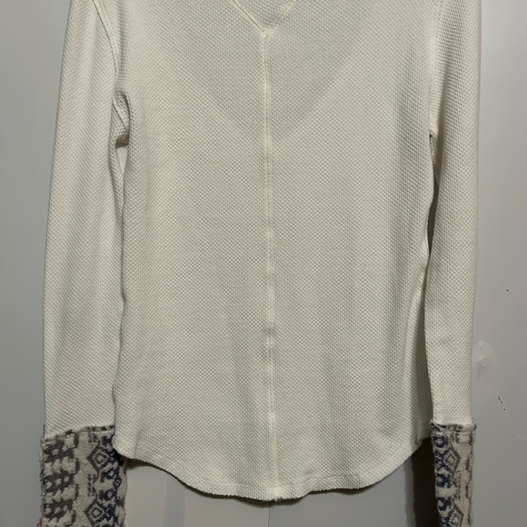 We the free long sleeve shirt with sleeve detail size medium - Picture 4 of 4